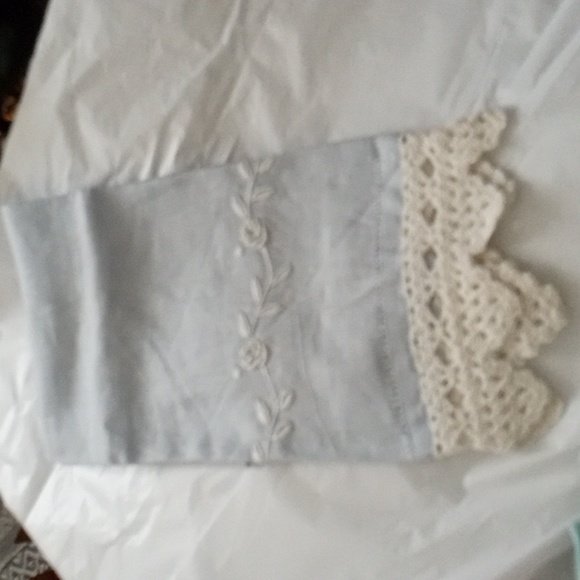 April Cornell Blue Rosette Linen Guest Tea Towel - Picture 1 of 4